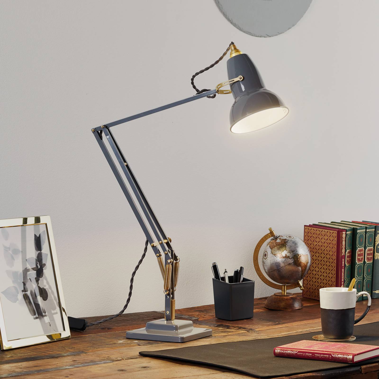 Levné světlo Anglepoise Original 1227 Brass stolní lampa šedá Levné svítidlo od značky Anglepoise šedá/mosaz mosaz/hliník