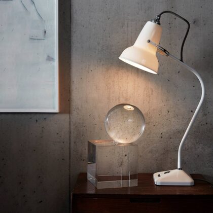 Levné svítidlo od značky Anglepoise bílá železo/ocel/keramika
