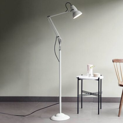 Levné svítidlo od značky Anglepoise lněná bílá ocel/hliník