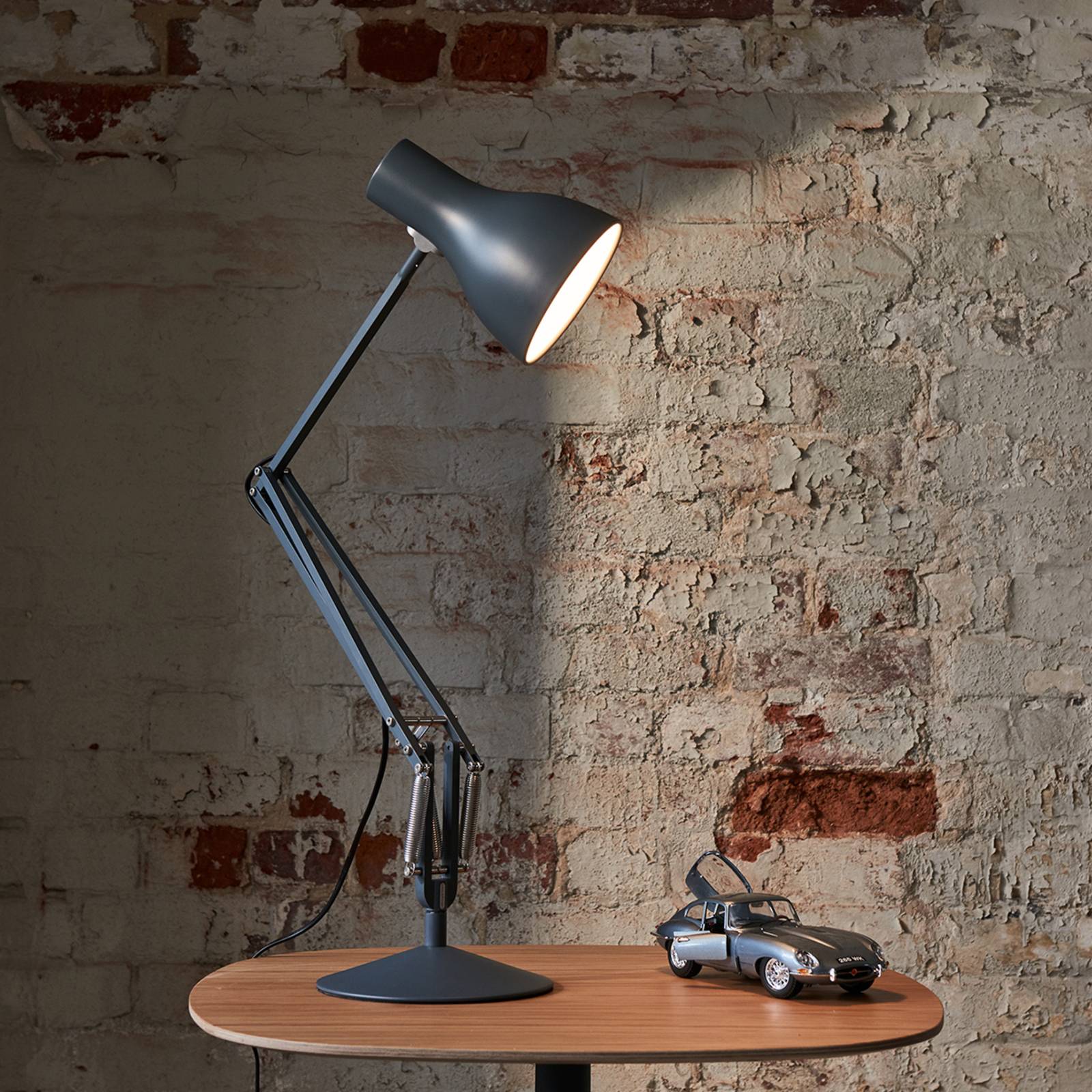 Levné světlo Anglepoise Type 75 stolní lampa břidlicově šedá Levné svítidlo od značky Anglepoise břidlicově šedá hliník