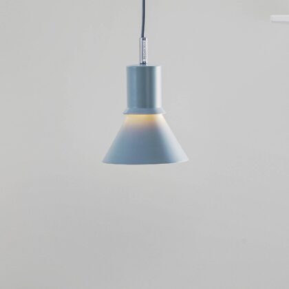 Levné svítidlo od značky Anglepoise šedá hliník