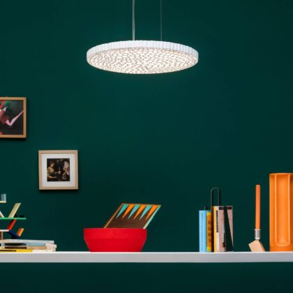 Levné svítidlo od značky Artemide bílá plast