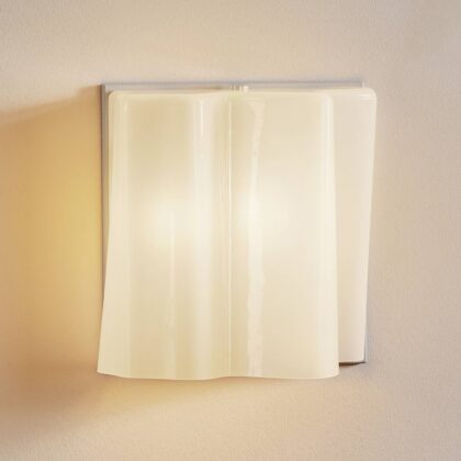 Levné svítidlo od značky Artemide bílá kov/sklo