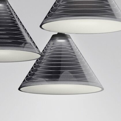 Levné svítidlo od značky Artemide černá průhledná Plast/kov
