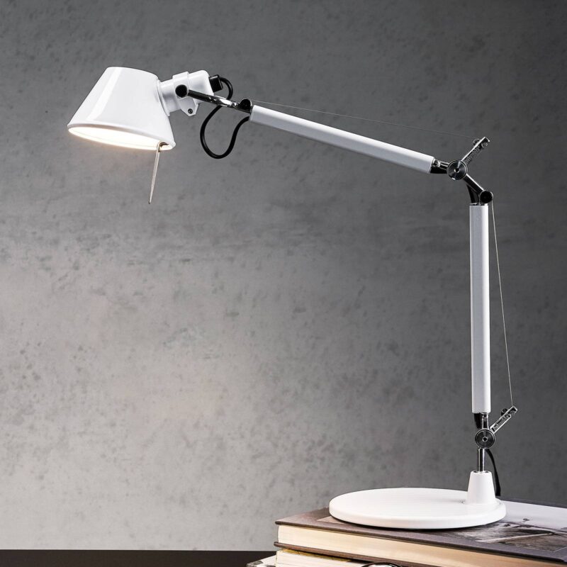 Levné svítidlo od značky Artemide bílá hliník