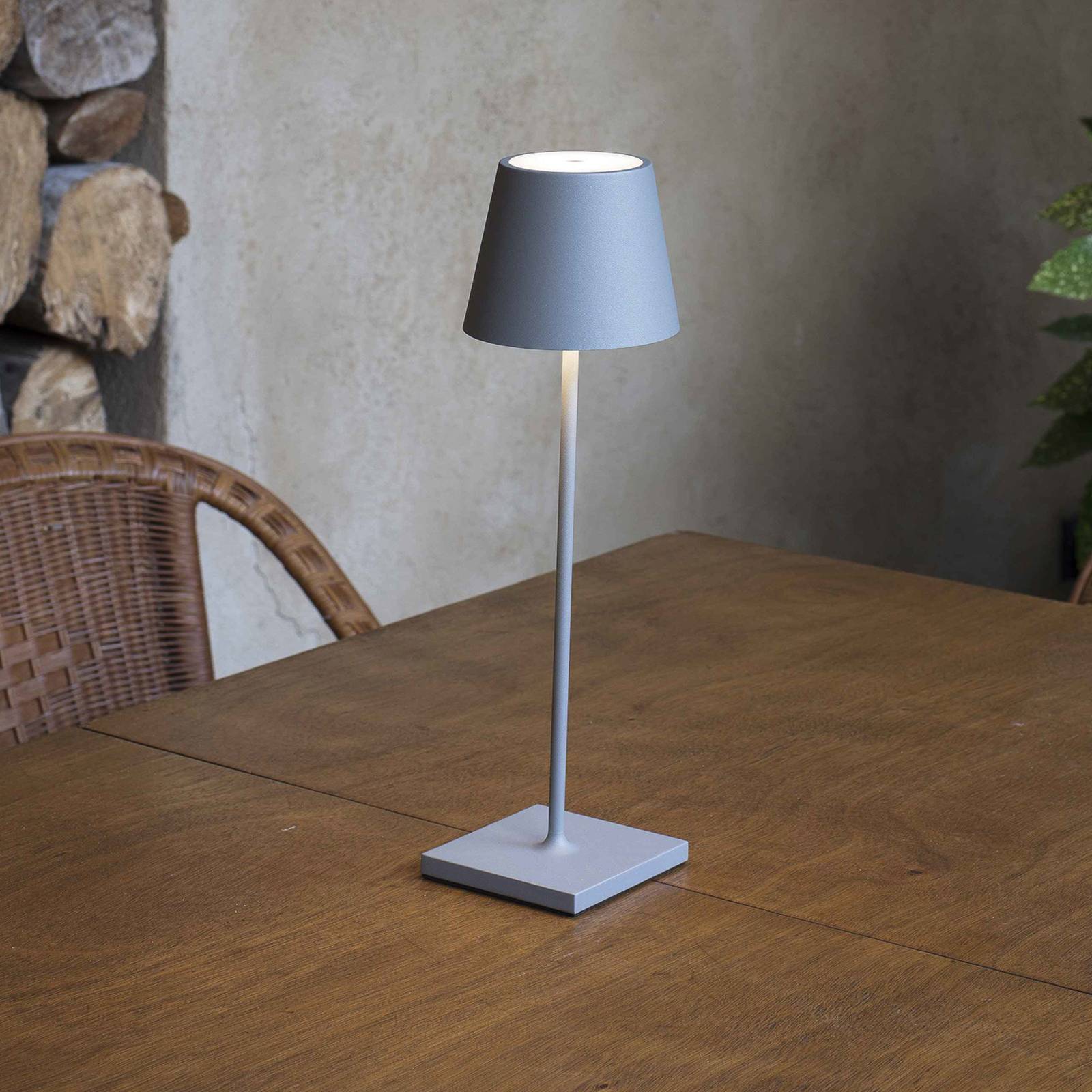 Levné světlo FARO BARCELONA LED stolní lampa Toc s USB nabíječkou Levné svítidlo od značky FARO BARCELONA šedý/bílý hliník/polykarbonát
