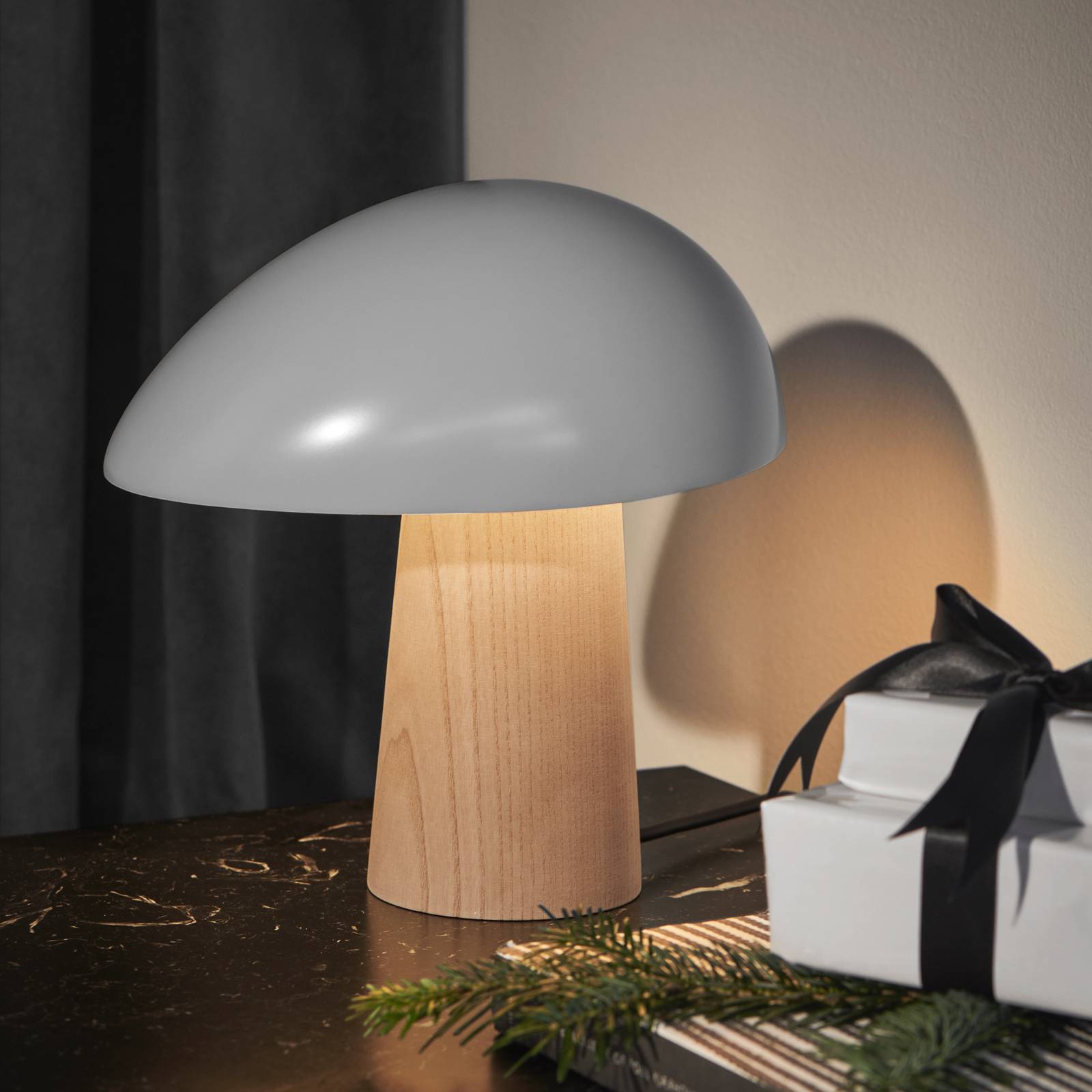 Levné světlo FRITZ HANSEN Night Owl stolní lampa Levné svítidlo od značky FRITZ HANSEN kouřově bílá/jasan dřevo/hliník/polykarbonát