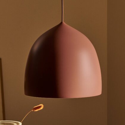 Levné svítidlo od značky FRITZ HANSEN vínová hliník/polykarbonát