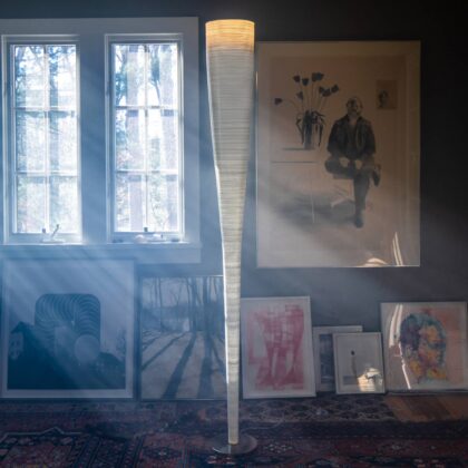 Levné svítidlo od značky Foscarini krémová/černá kompozitní materiál ze skleněných vláken/karbon/mramor