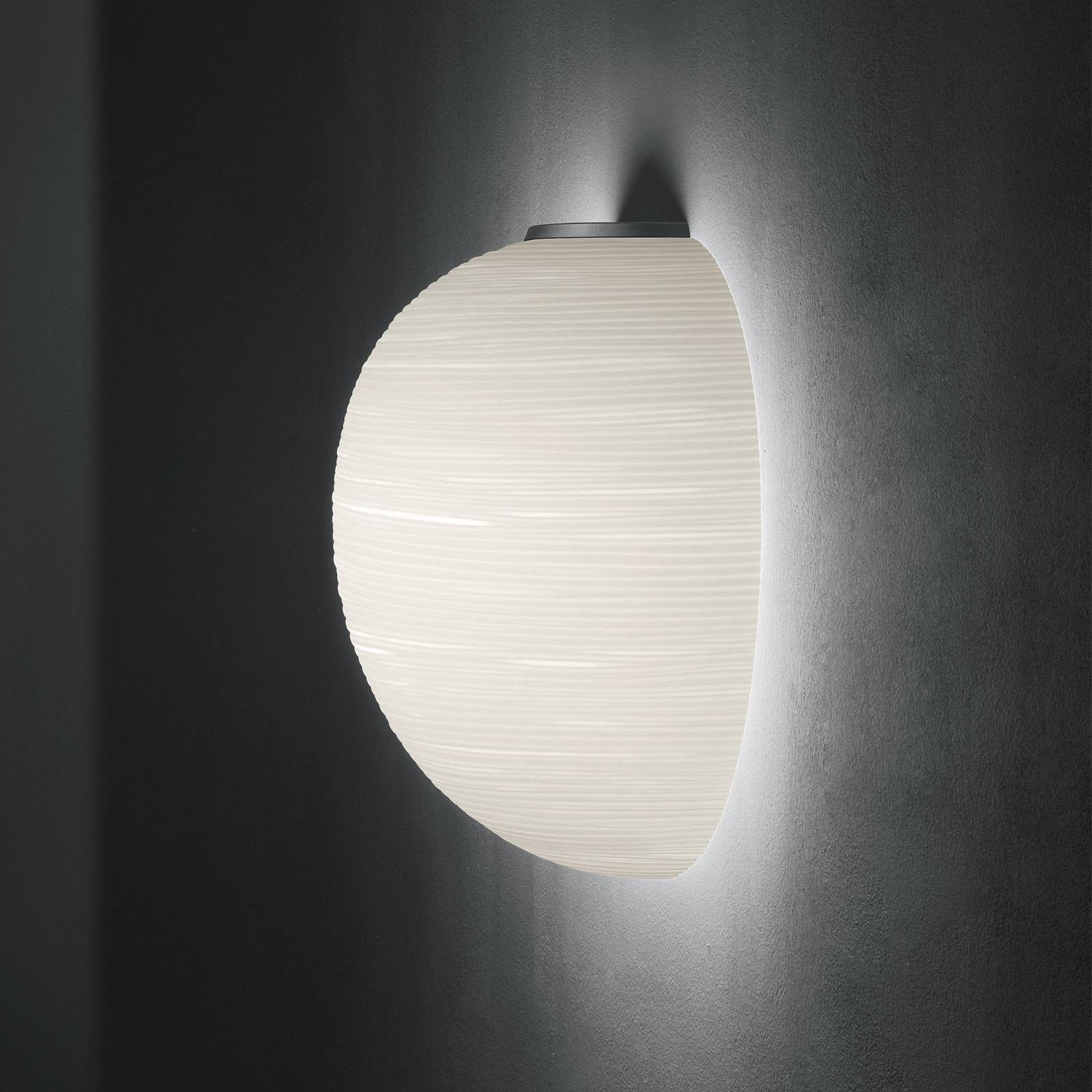 Levné světlo Foscarini Rituals XL semi nástěnné světlo Levné svítidlo od značky Foscarini bílá satinovaná/grafit ručně foukané sklo/kov