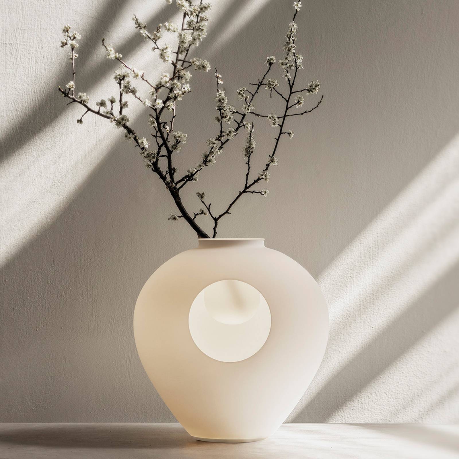 Levné světlo Foscarini Skleněná stolní lampa Madre LED se stmívačem Levné svítidlo od značky Foscarini bílá Borosilikátové sklo/foukané sklo/hliník/polykarbonát