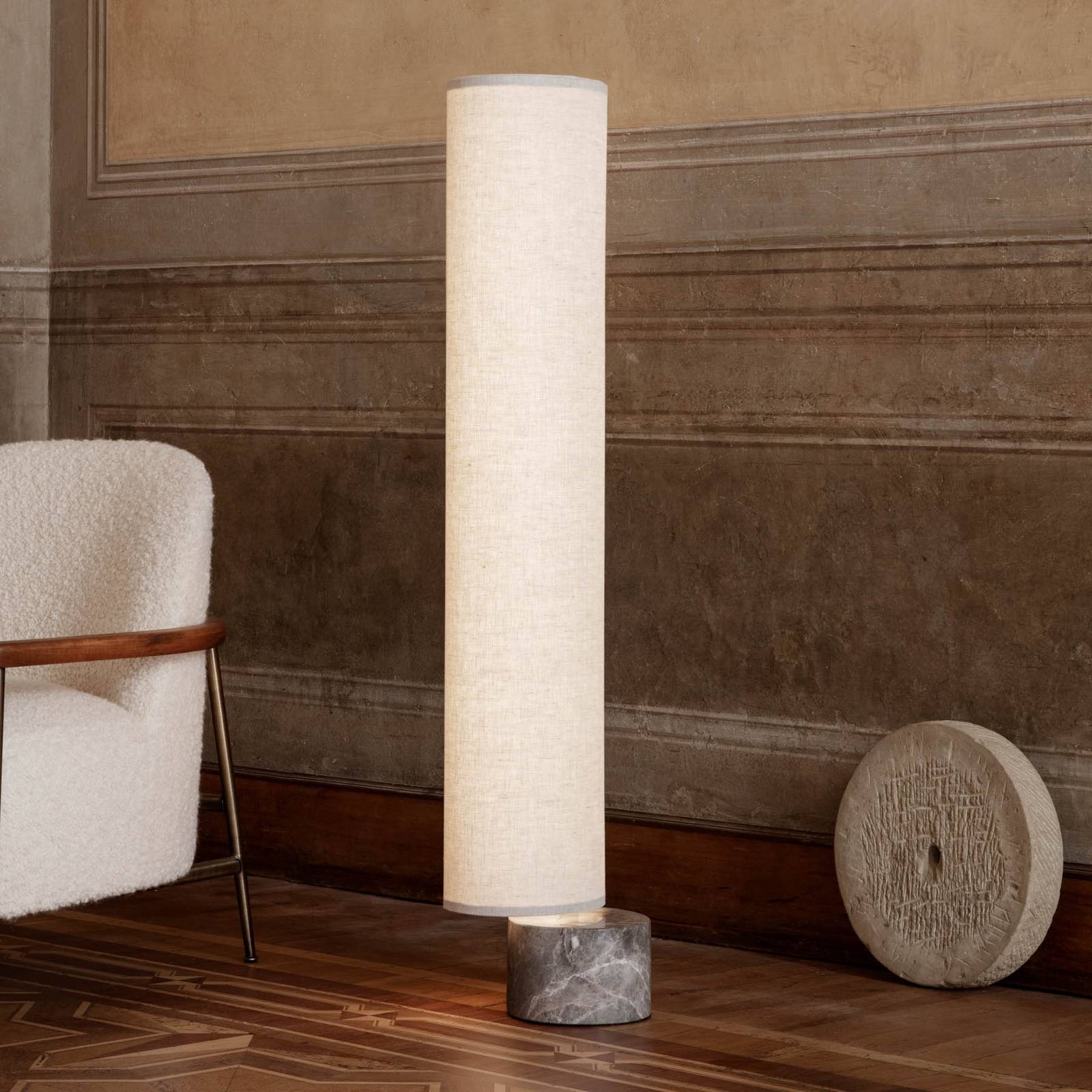 Levné světlo GUBI Unbound LED stojací lampa 80 cm plátno Levné svítidlo od značky GUBI plátno/šedá Lněné plátno/mramor
