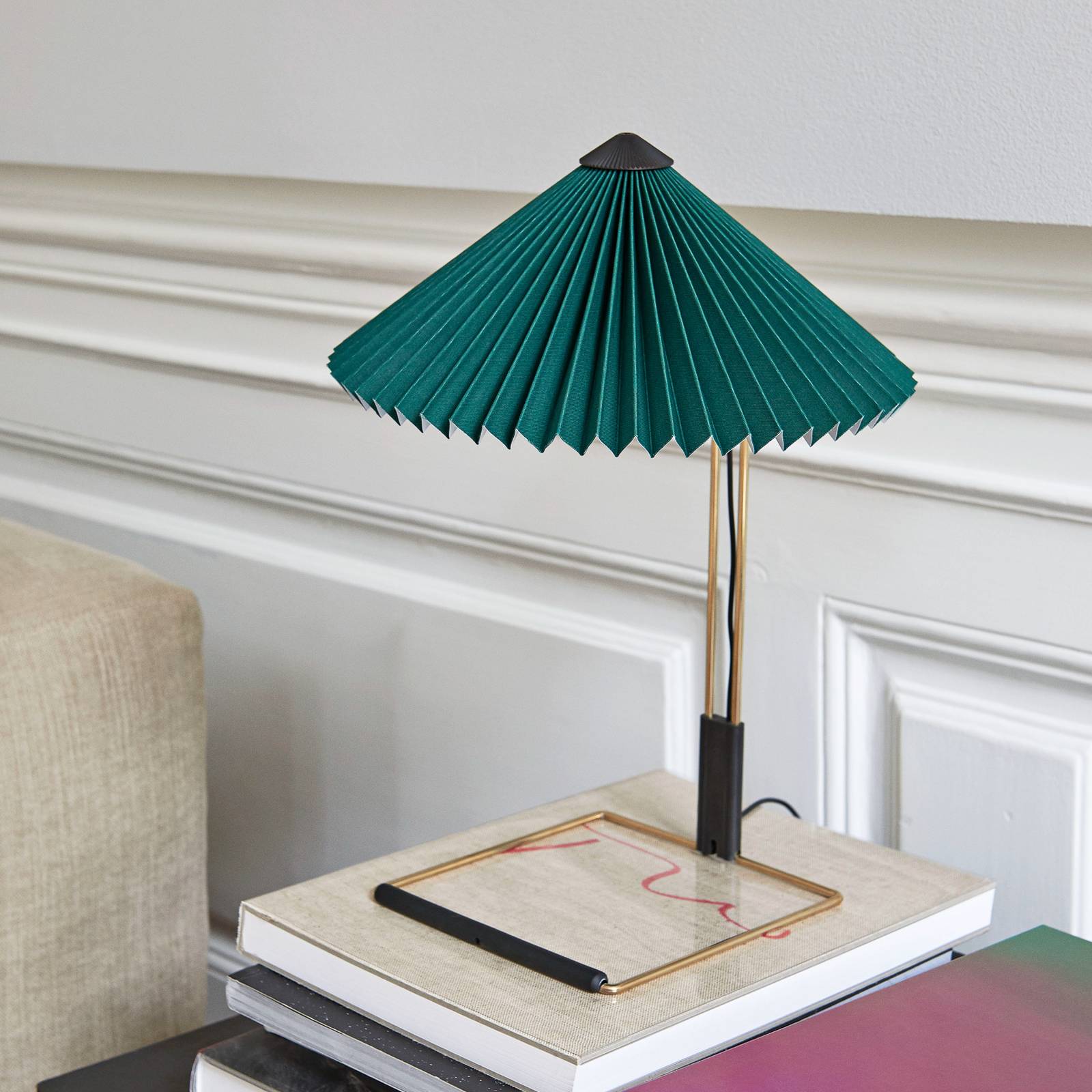 Levné světlo HAY Matin 300 LED skládaná stolní lampa Levné svítidlo od značky HAY zelená/mosazná Ocel/bavlna/ABS/PVC