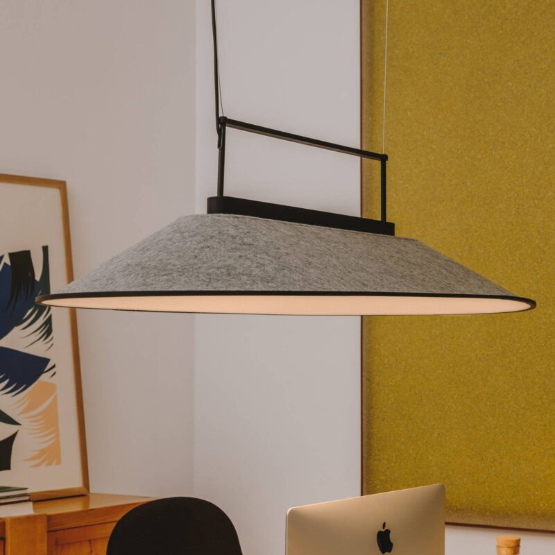 Levné svítidlo od značky LEDS-C4 černá/světle šedá ocel/plast (PMMA)/plsť