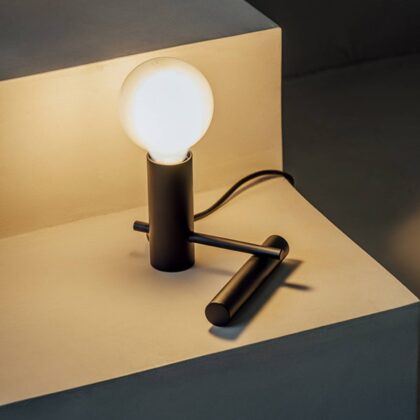 Levné svítidlo od značky LEDS-C4 černá hliník
