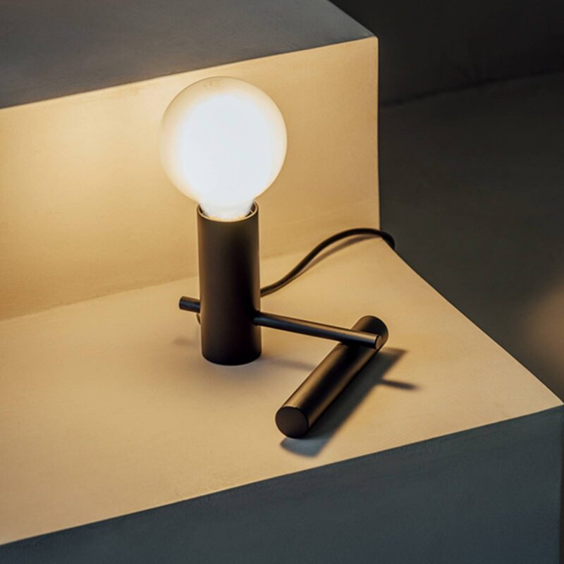 Levné svítidlo od značky LEDS-C4 černá hliník