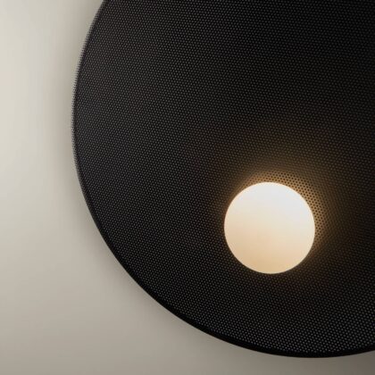 Levné svítidlo od značky LEDS-C4 černá metalíza/opálová hliník/ocel/sklo