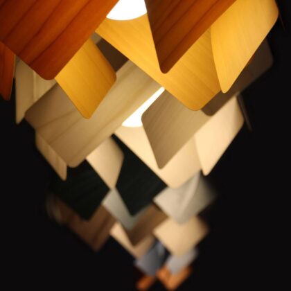 Levné svítidlo od značky LZF LamPS žlutý dřevěná dýha/kov