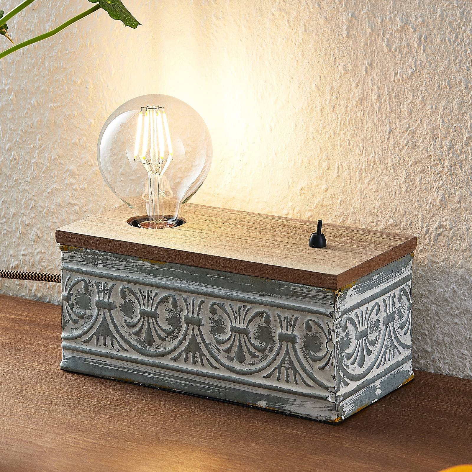 Levné světlo Lindby Mella stolní lampa s vintage charakterem Levné svítidlo od značky Lindby světlé dřevo/bílá/galvanizovaná MDF/železo
