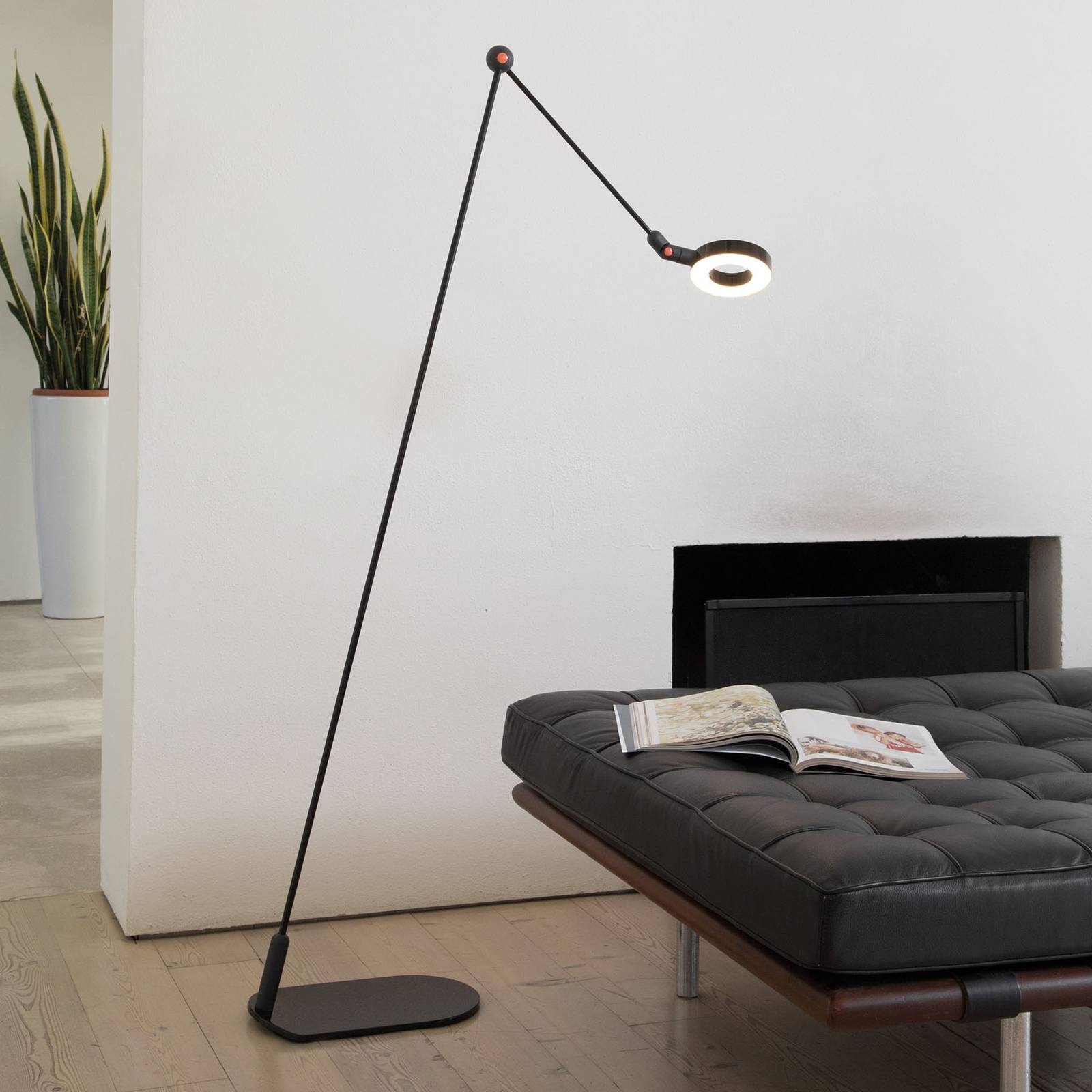 Levné světlo Martinelli Luce L'Amica LED stojací lampa Levné svítidlo od značky Martinelli Luce lesklý černý hliník/methakrylát