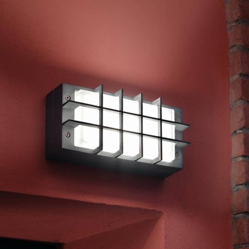 Levné svítidlo od značky Performance in Lighting antracitová metalíza matná hliník/sklo