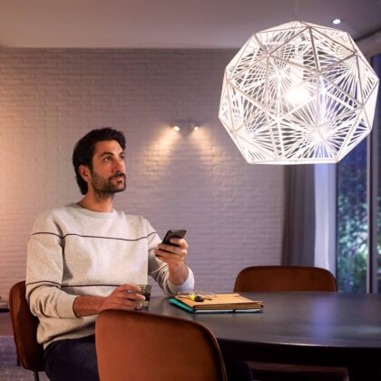 Levné svítidlo od značky Philips Hue  plast