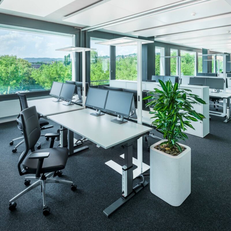 Levné svítidlo od značky Regent Lighting bílá hliník
