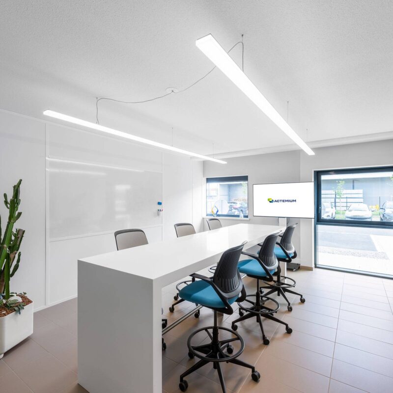 Levné svítidlo od značky Regent Lighting  drátový