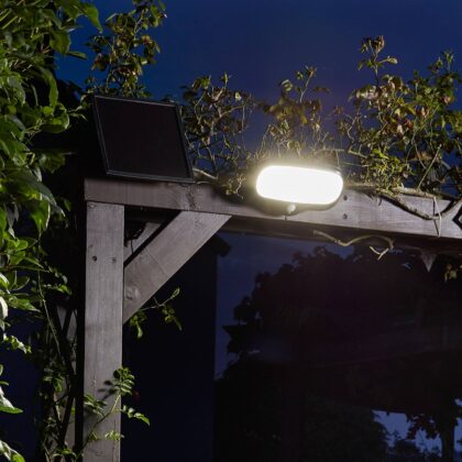 Levné svítidlo od značky SMART GARDEN černá kov/plast