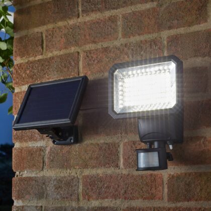 Levné svítidlo od značky SMART GARDEN černá kov