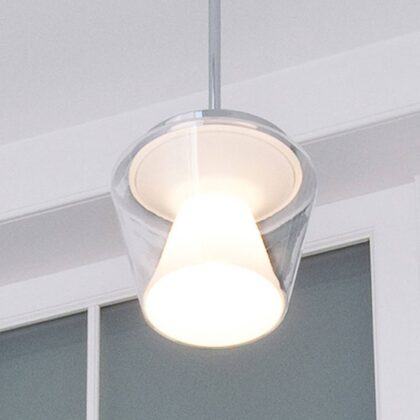 Levné svítidlo od značky Serien Lighting Reflektor Acryl opálová/čirá/bílá sklo/hliník/ocel