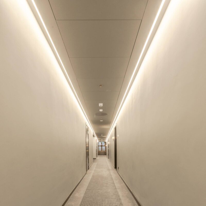 Levné svítidlo od značky The Light Group bílá Plastové