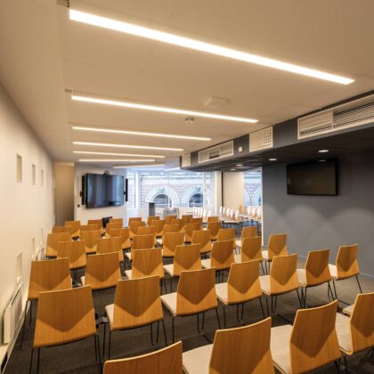 Levné svítidlo od značky The Light Group bílá Plastové