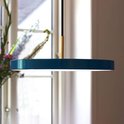 Levné svítidlo od značky UMAGE pertolejová ocel/hliník/plast/textil